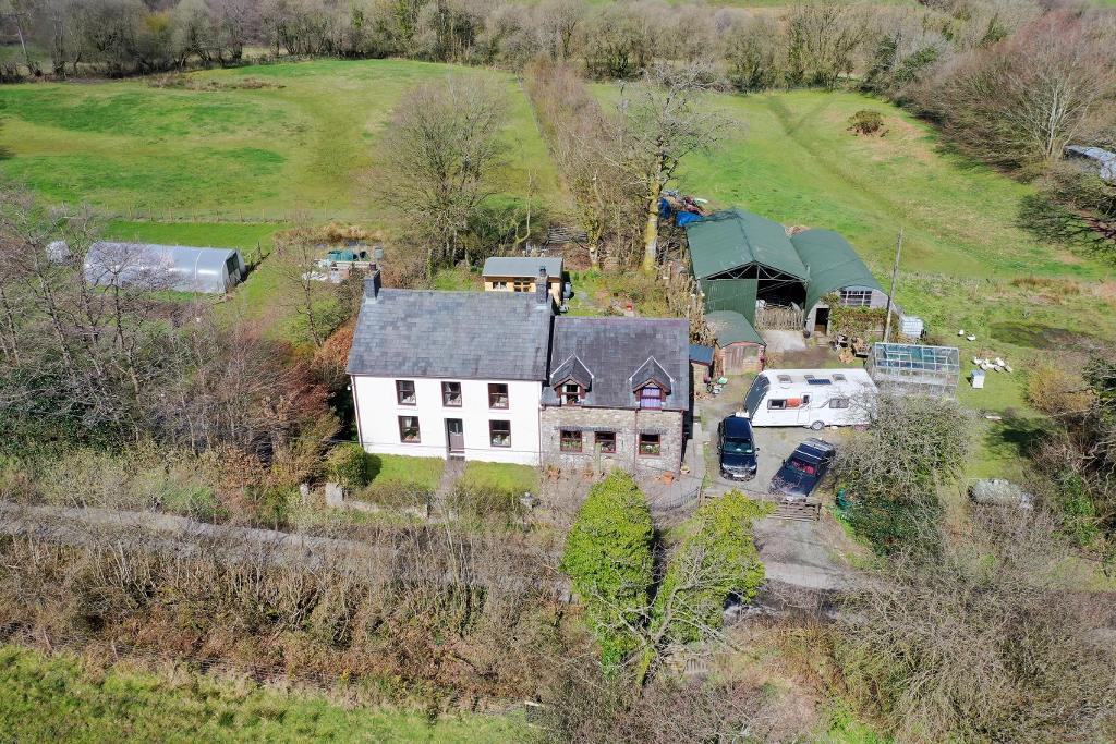 5 Bedroom Detached House With Land for Sale in Llanybydder, SA40 9YP