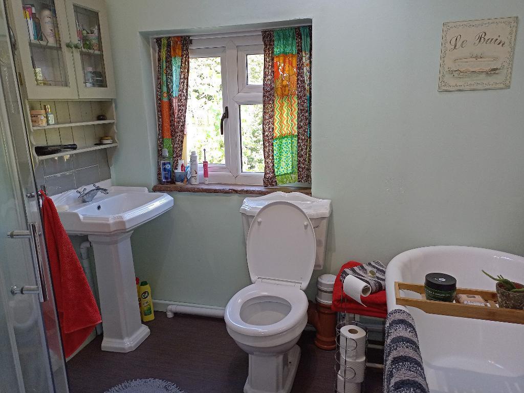 2 Bedroom Cottage for Sale in Newcastle Emlyn, SA38 9LZ