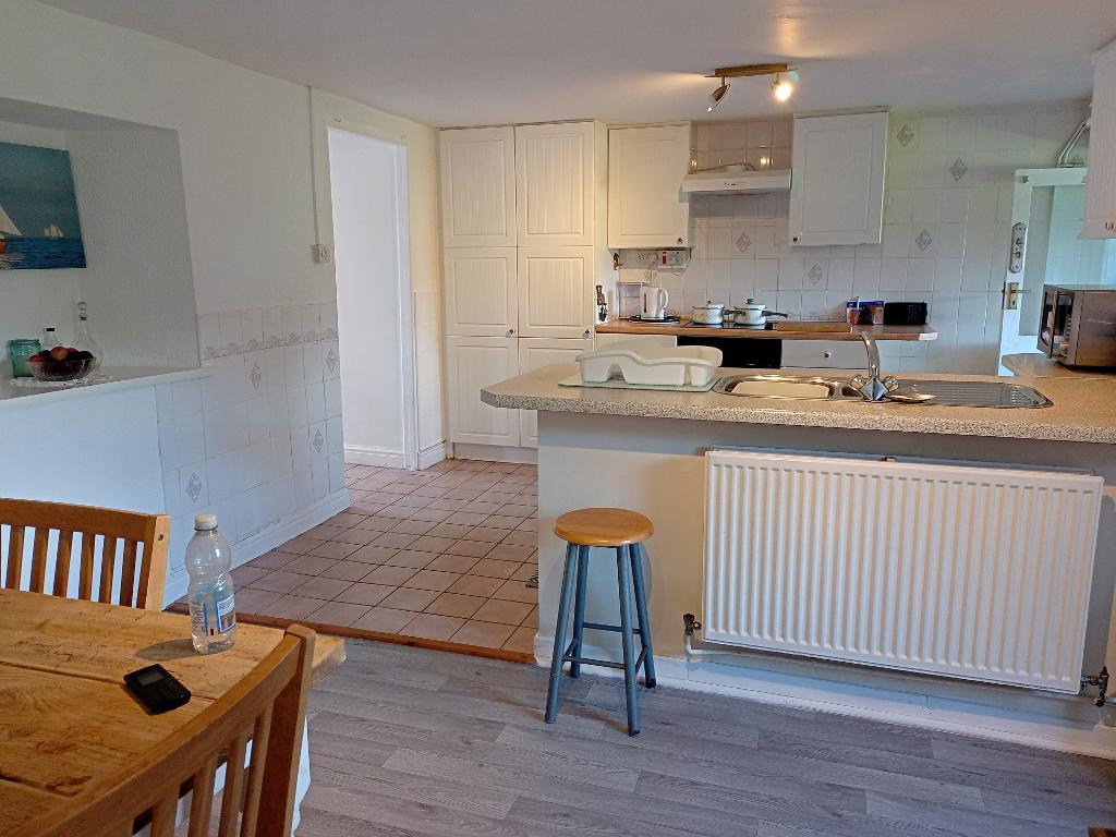 3 Bedroom Detached House for Sale in Criccieth, LL52 0LS