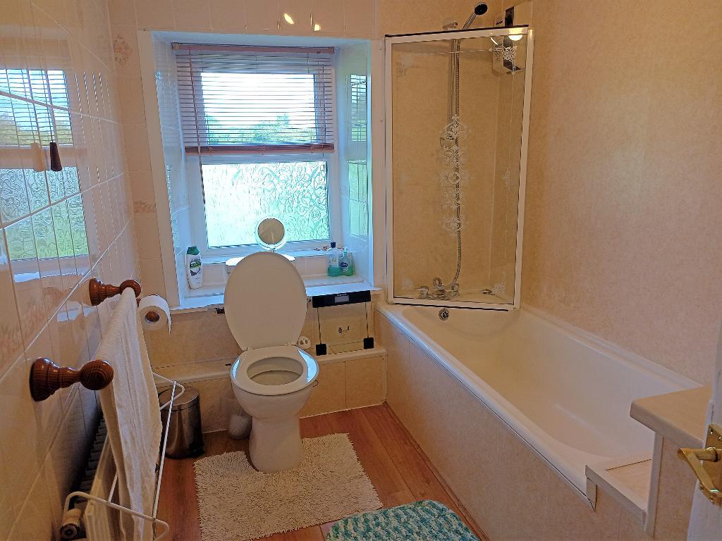 3 Bedroom Detached House for Sale in Criccieth, LL52 0LS