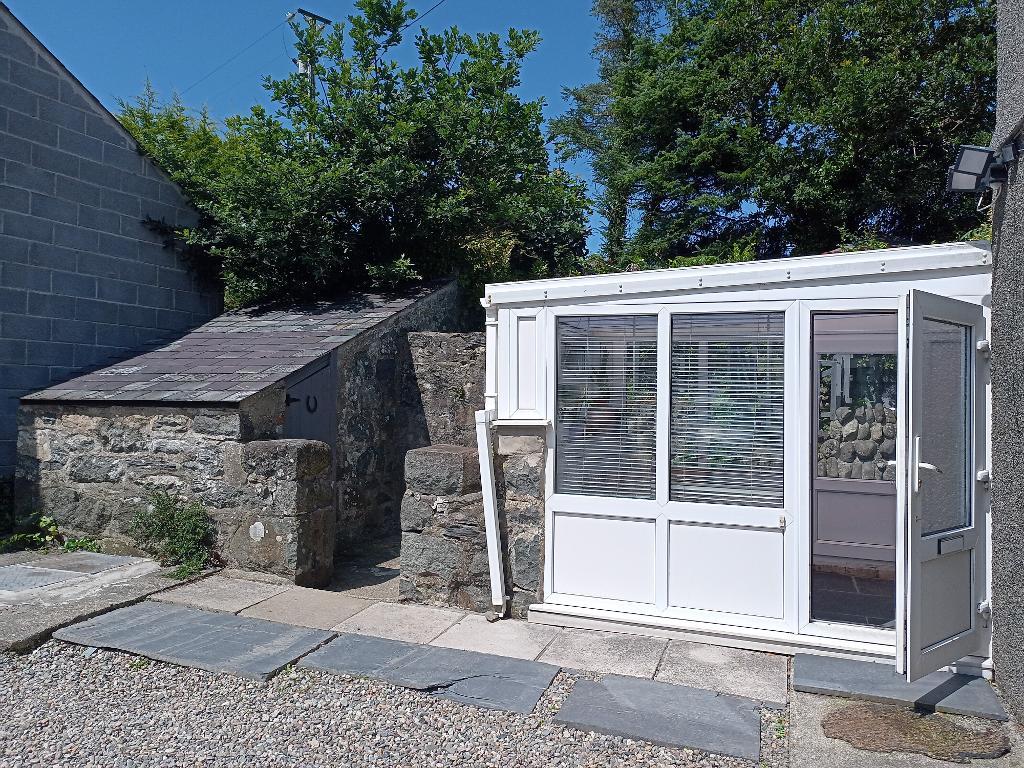 3 Bedroom Detached House for Sale in Criccieth, LL52 0LS