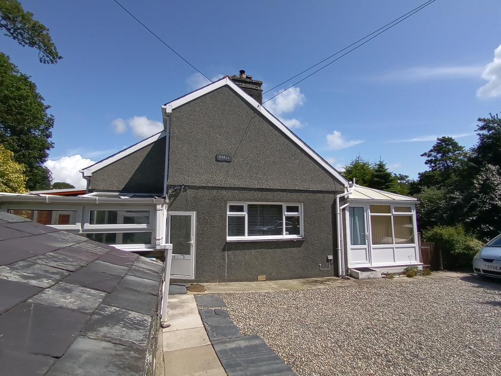 3 Bedroom Detached House for Sale in Criccieth, LL52 0LS