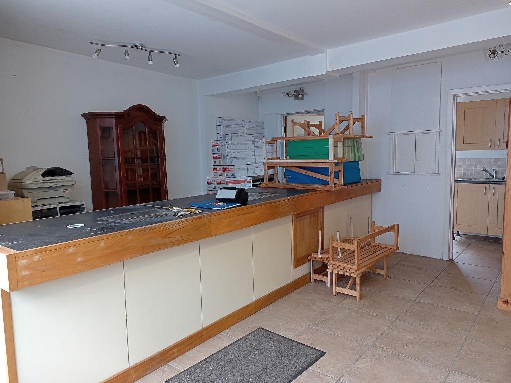 2 Bedroom Flat with Retail Unit for Sale in Newcastle Emlyn, SA38 9AJ