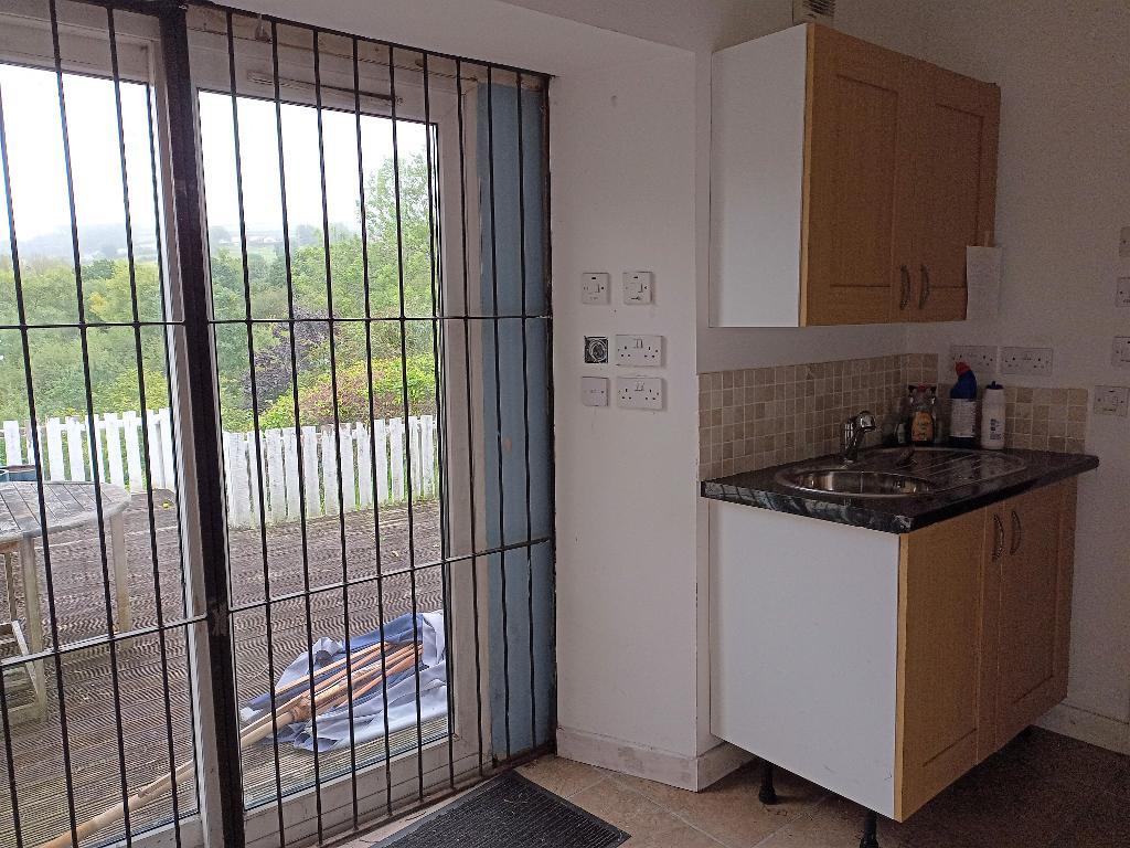 2 Bedroom Flat with Retail Unit for Sale in Newcastle Emlyn, SA38 9AJ