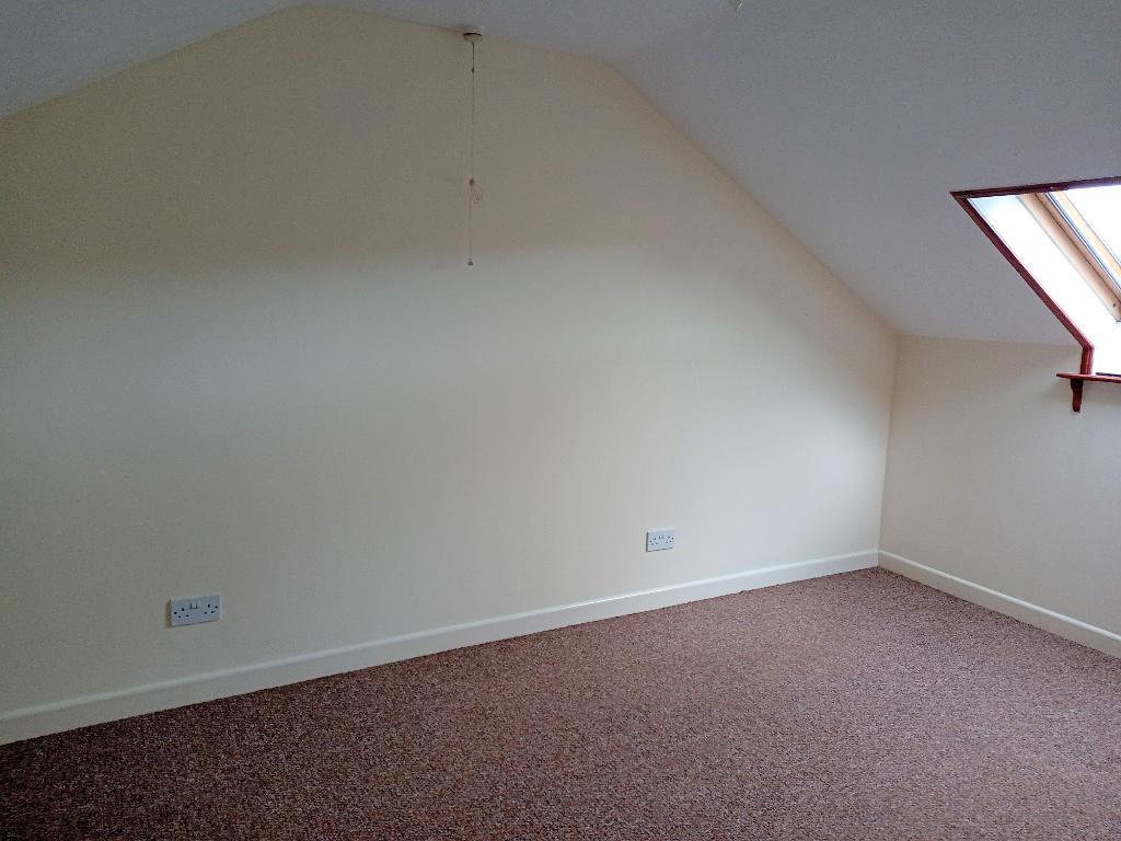 2 Bedroom Flat with Retail Unit for Sale in Newcastle Emlyn, SA38 9AJ