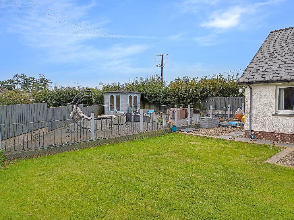 3 Bedroom Detached Bungalow for Sale in Newcastle Emlyn, SA38 9LT