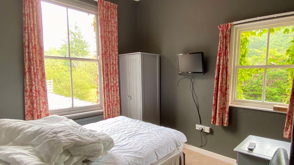 3 Bedroom Manor House Conversion for Sale in Cardigan, SA43 2QA