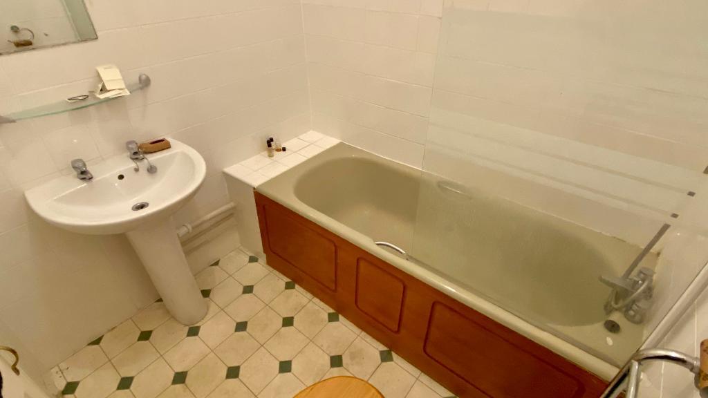 3 Bedroom Manor House Conversion for Sale in Cardigan, SA43 2QA