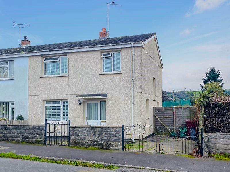 3 Bedroom Semi-Detached for Sale in Newcastle Emlyn, SA38 9PS