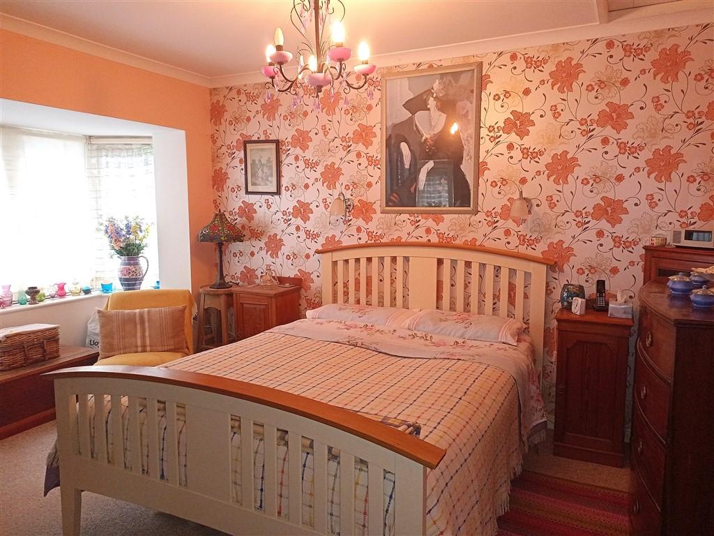 2 Bedroom Detached Bungalow for Sale in Drefach Felindre, SA44 5HW