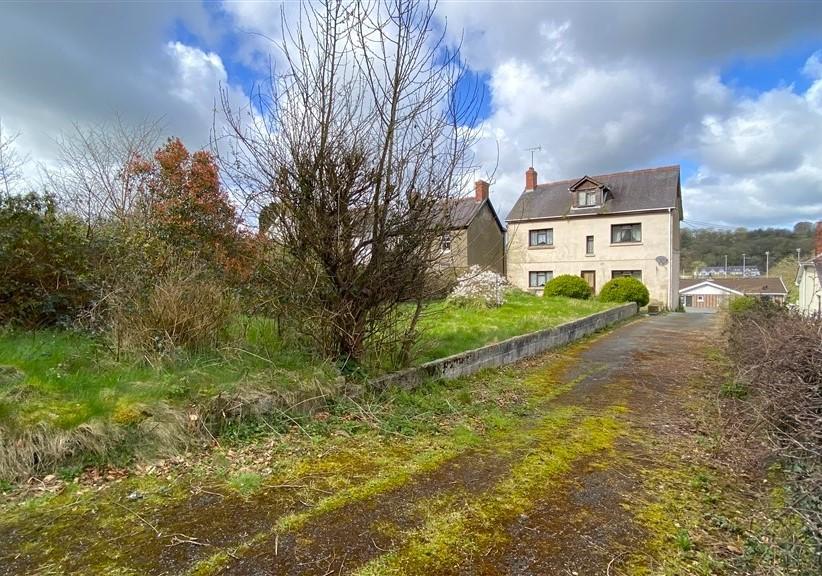 4 Bedroom Detached House for Sale in Newcastle Emlyn, SA38 9DA