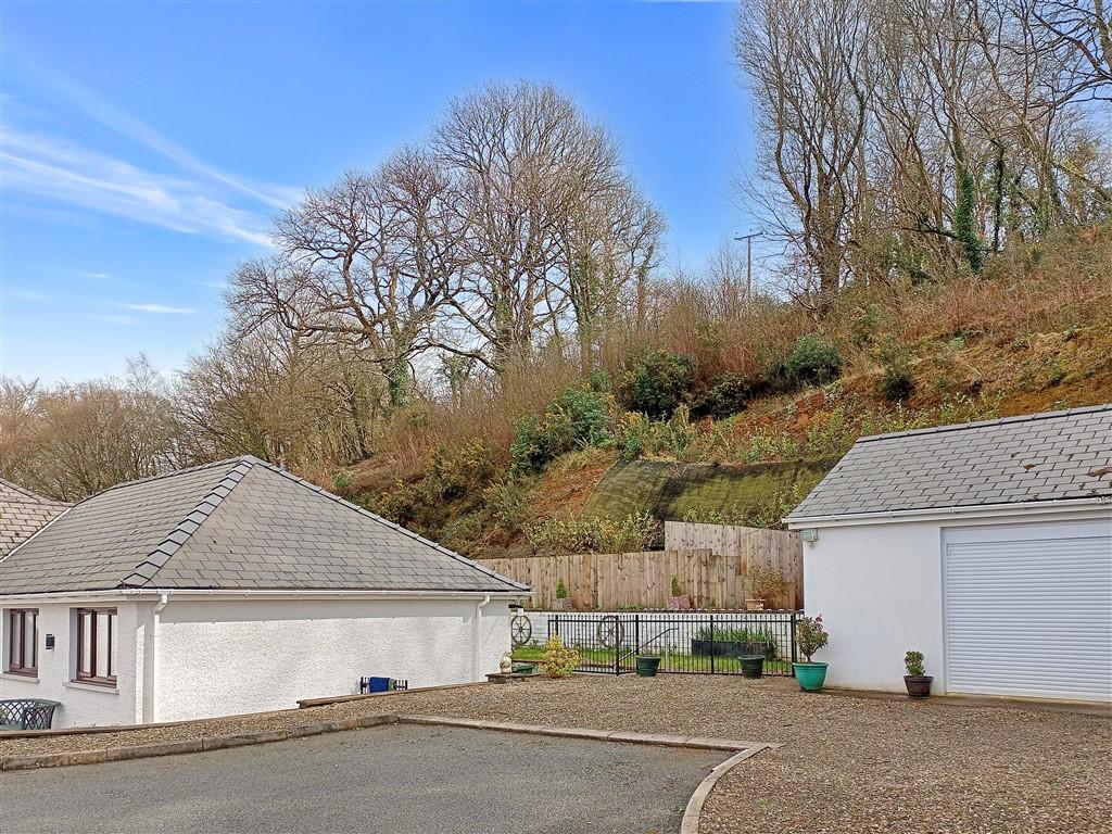 3 Bedroom Detached Bungalow for Sale in Newcastle Emlyn, SA38 9DA