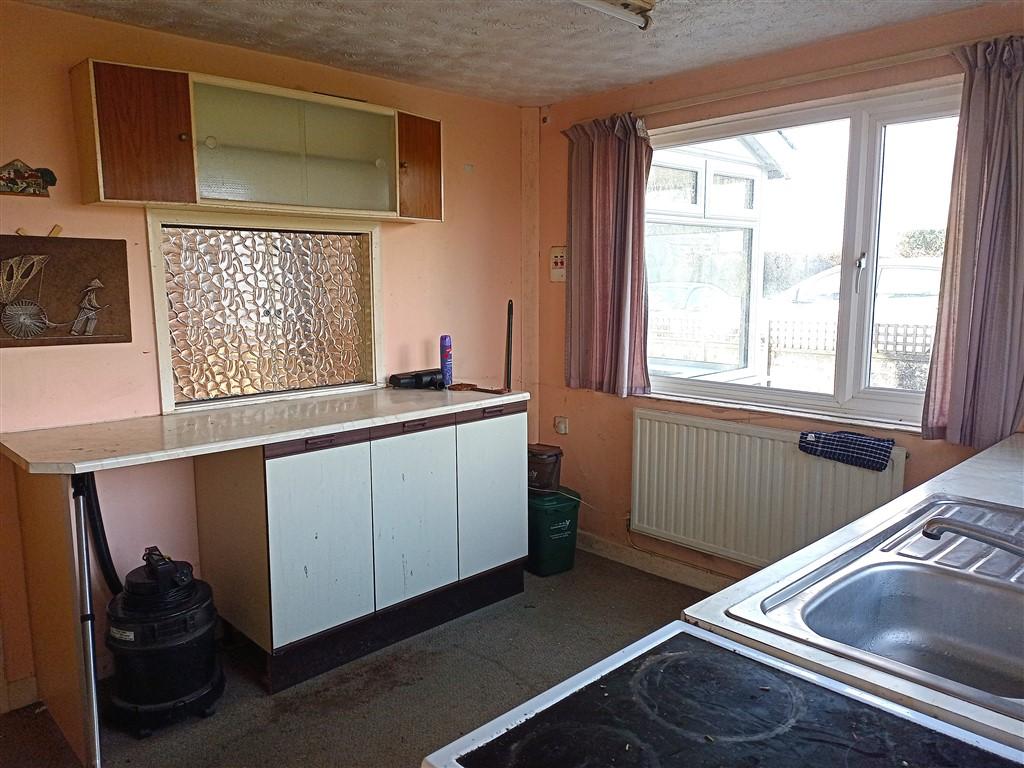 4 Bedroom Detached House for Sale in Clynderwen, SA66 7UT