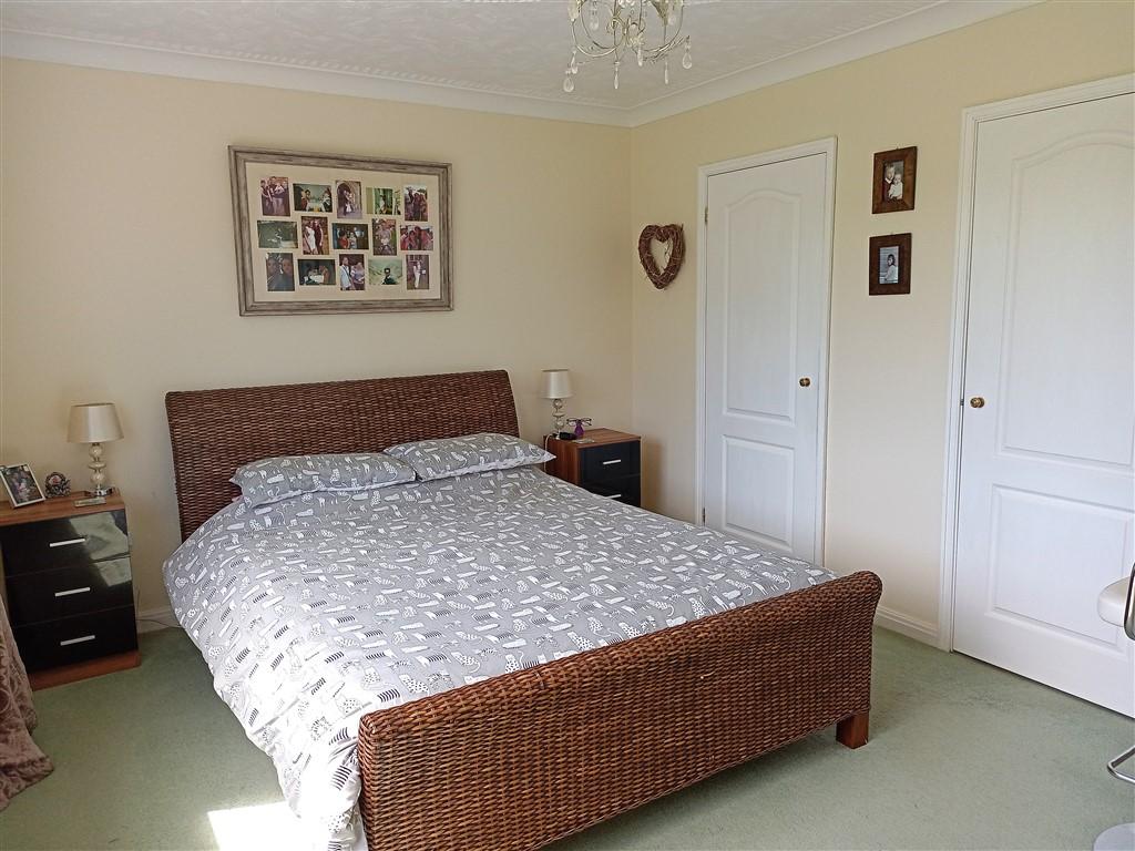 4 Bedroom Smallholding for Sale in Pontantwn, Kidwelly, SA17 5LN