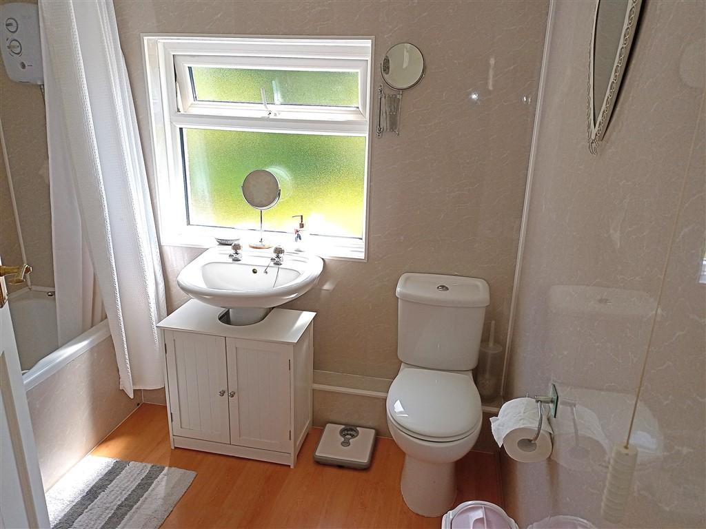 4 Bedroom Smallholding for Sale in Pontantwn, Kidwelly, SA17 5LN