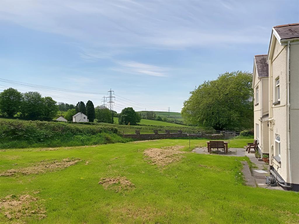 4 Bedroom Smallholding for Sale in Pontantwn, Kidwelly, SA17 5LN