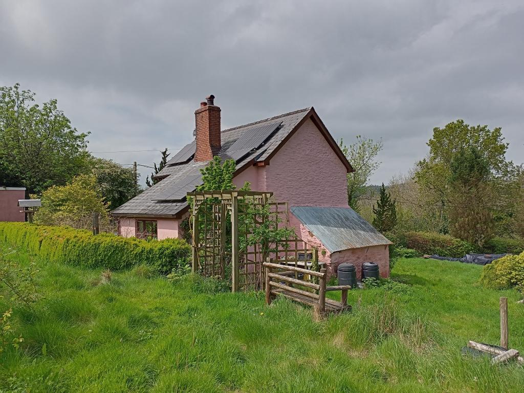 2 Bedroom Detached House for Sale in Boncath, SA37 0LN