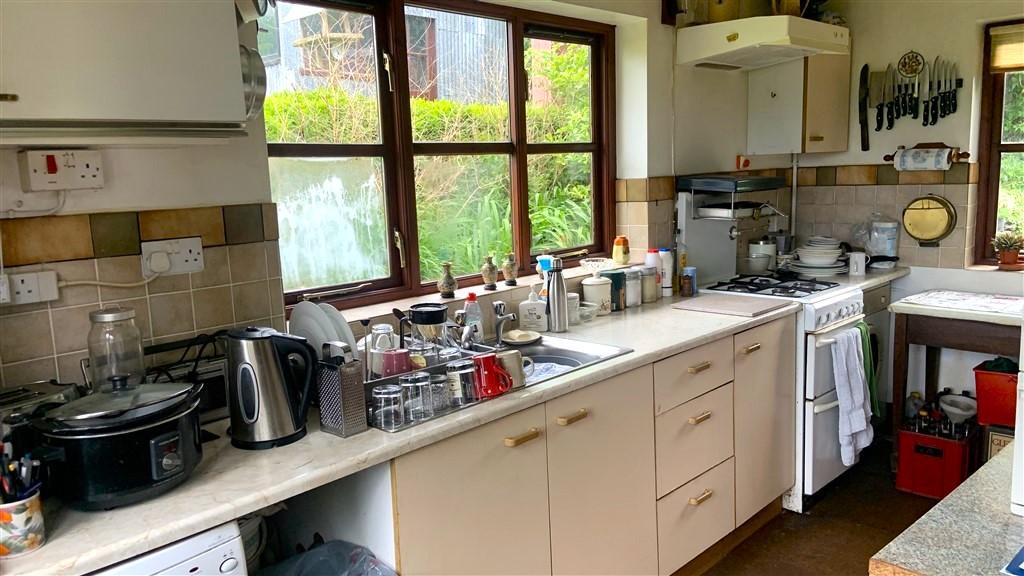 2 Bedroom Detached House for Sale in Boncath, SA37 0LN