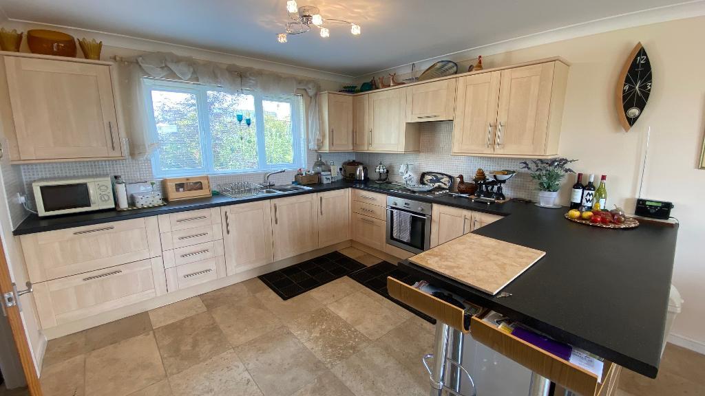 3 Bedroom Detached House for Sale in Coed y Bryn, Llandysul, SA44 5LH