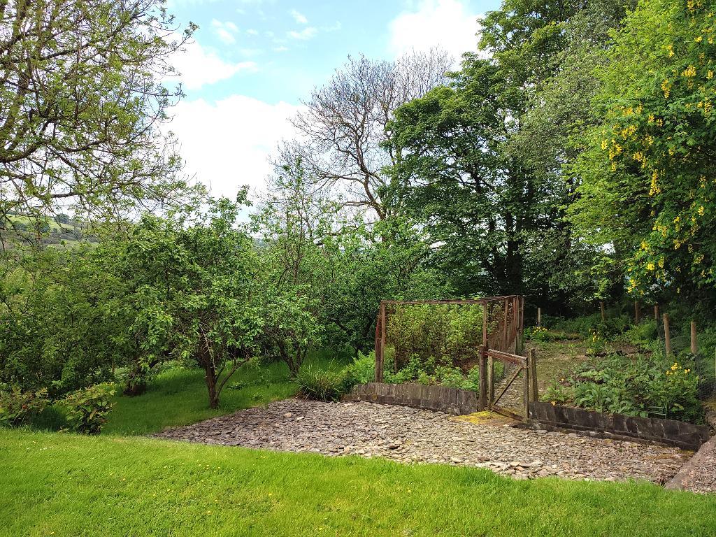 7 Bedroom Farmhouse And Cottage With Land for Sale in Llandysul, SA44 4RT