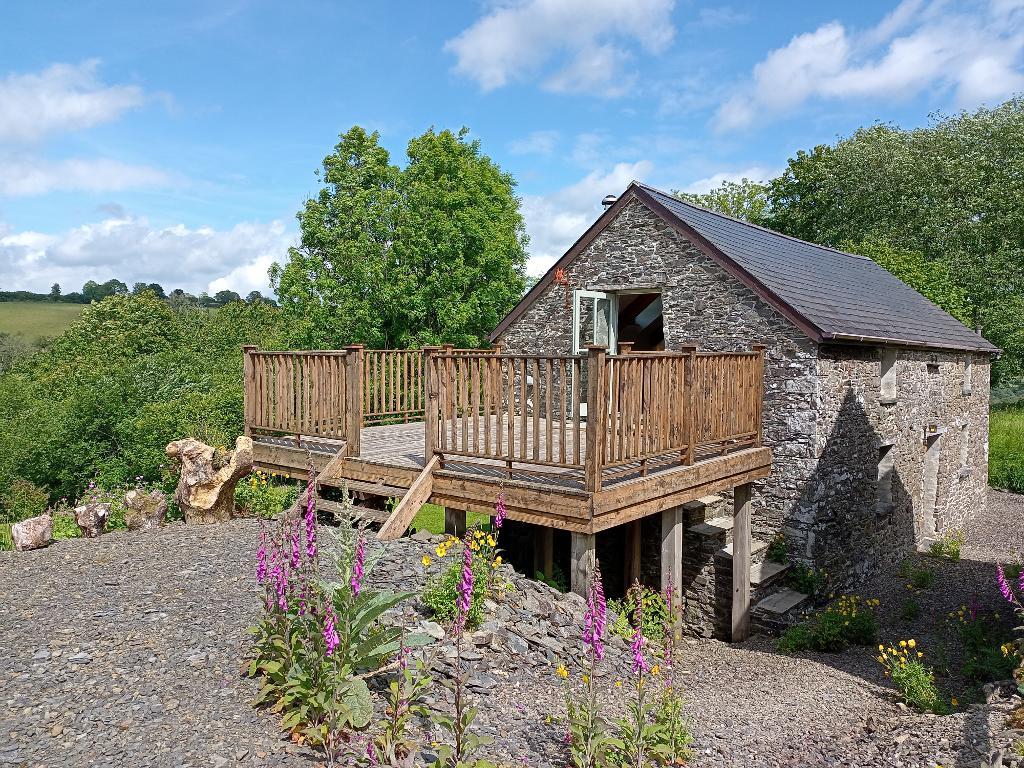 7 Bedroom Farmhouse And Cottage With Land for Sale in Llandysul, SA44 4RT