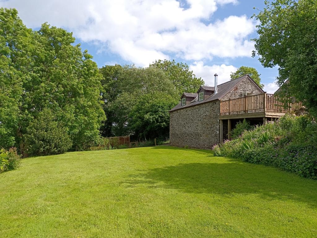 7 Bedroom Farmhouse And Cottage With Land for Sale in Llandysul, SA44 4RT