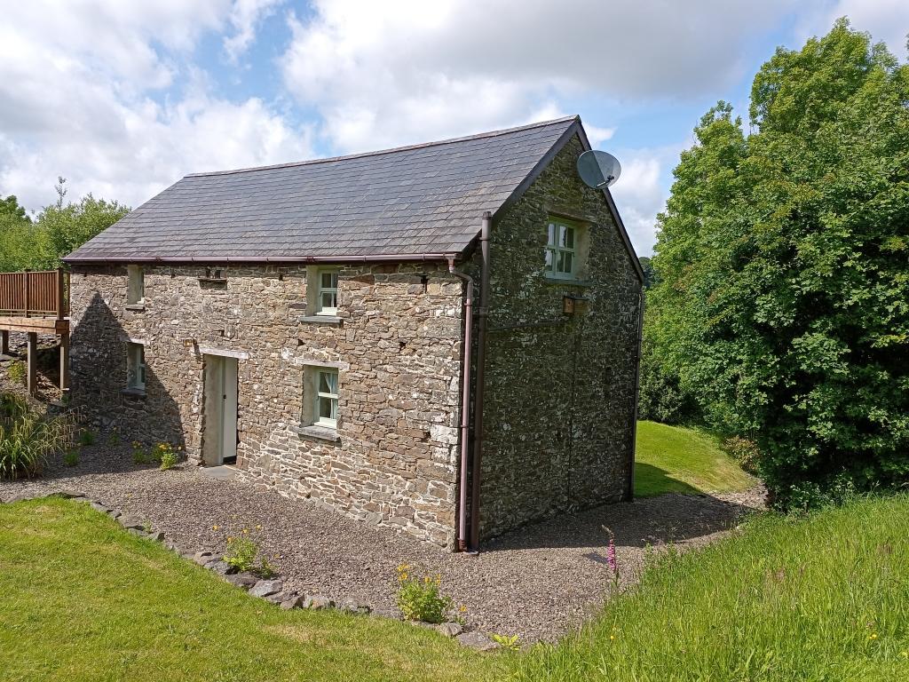 7 Bedroom Farmhouse And Cottage With Land for Sale in Llandysul, SA44 4RT