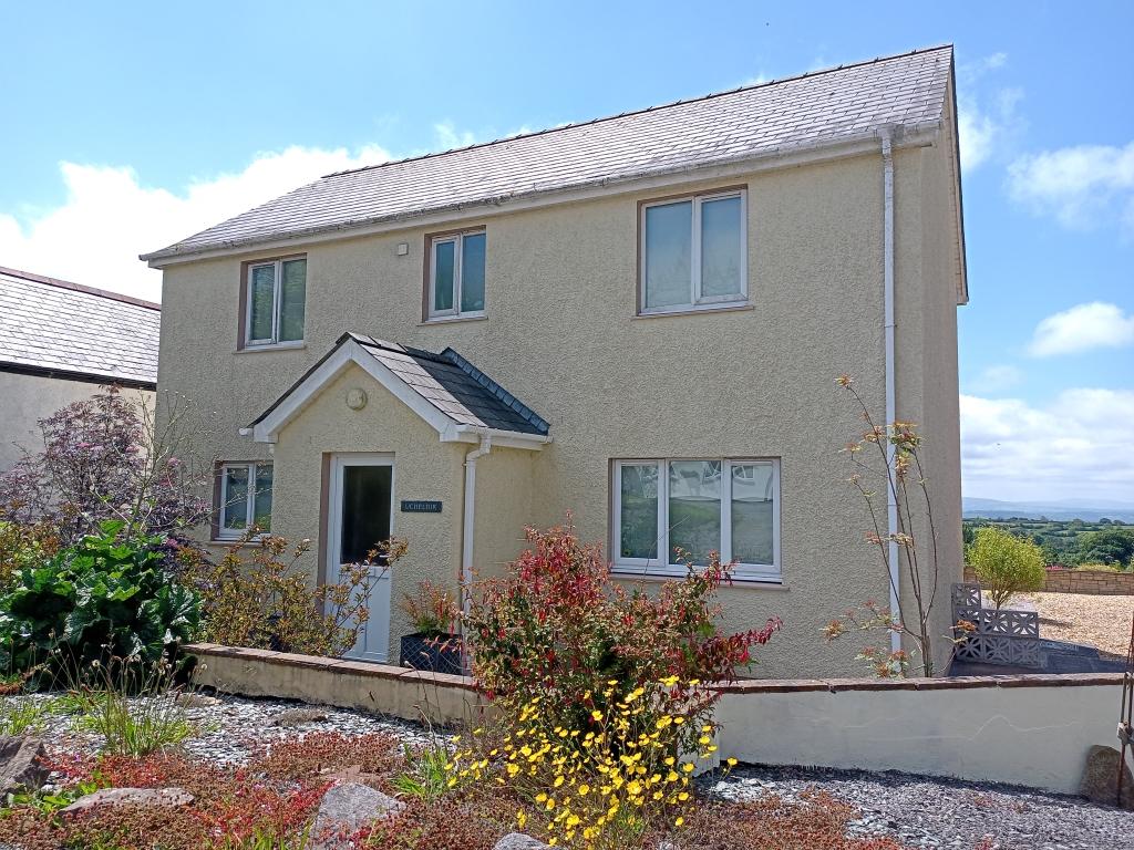 3 Bedroom Detached House for Sale in Coed y Bryn, Llandysul, SA44 5LH