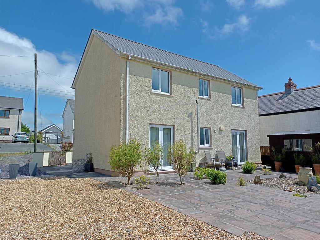 3 Bedroom Detached House for Sale in Coed y Bryn, Llandysul, SA44 5LH