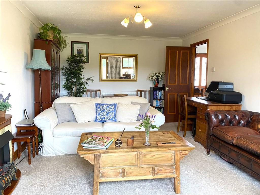2 Bedroom Detached Bungalow for Sale in Cardigan, SA43 2RT