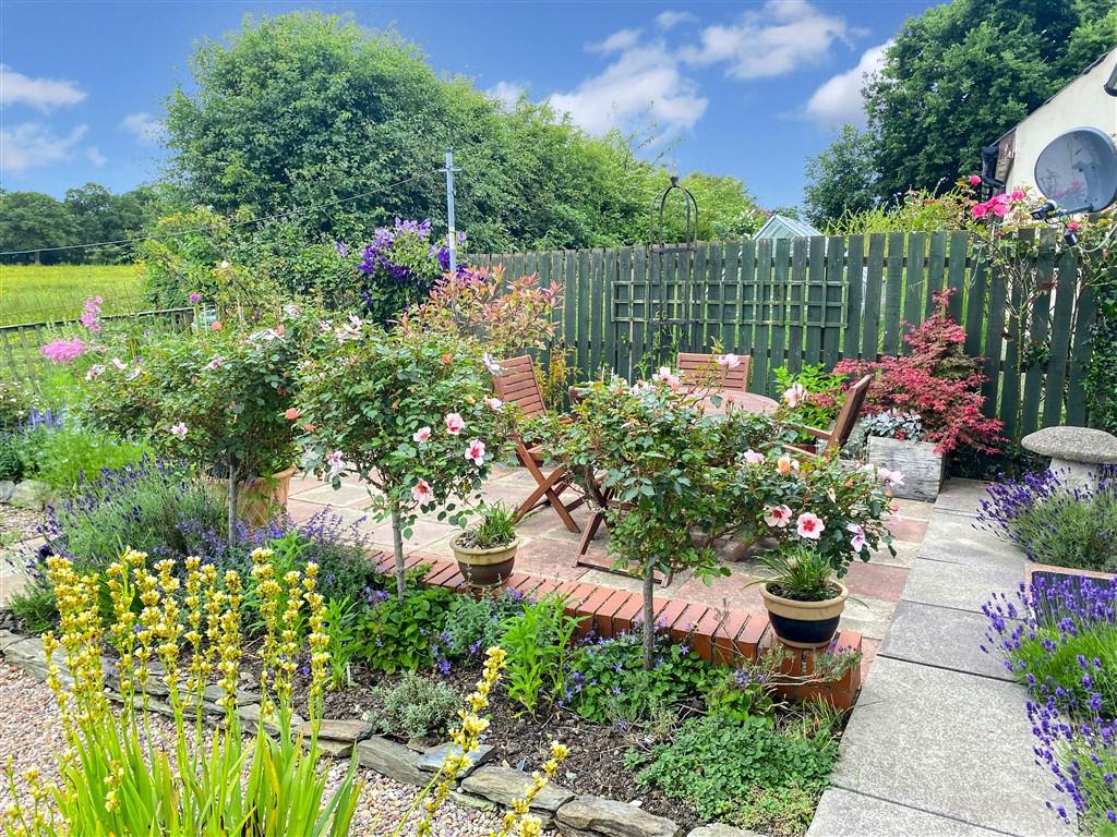 2 Bedroom Detached Bungalow for Sale in Cardigan, SA43 2RT
