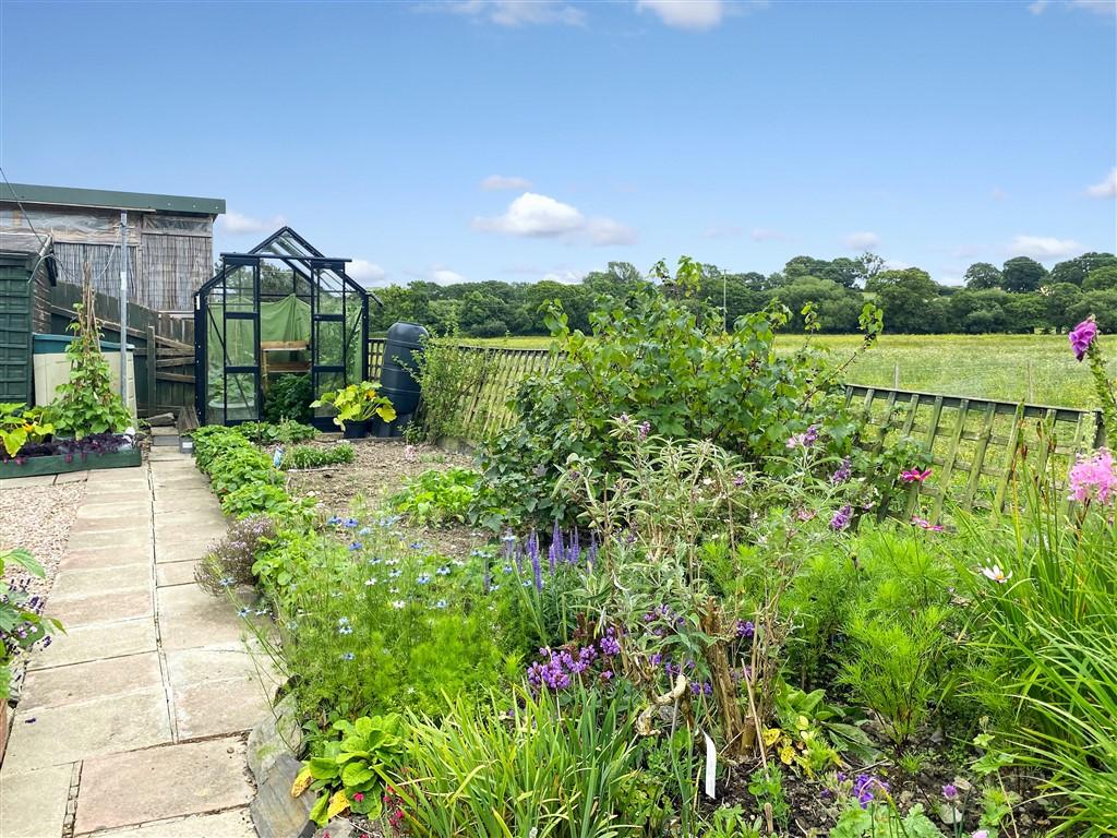 2 Bedroom Detached Bungalow for Sale in Cardigan, SA43 2RT