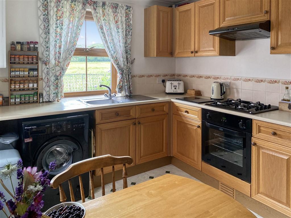 2 Bedroom Detached Bungalow for Sale in Cardigan, SA43 2RT