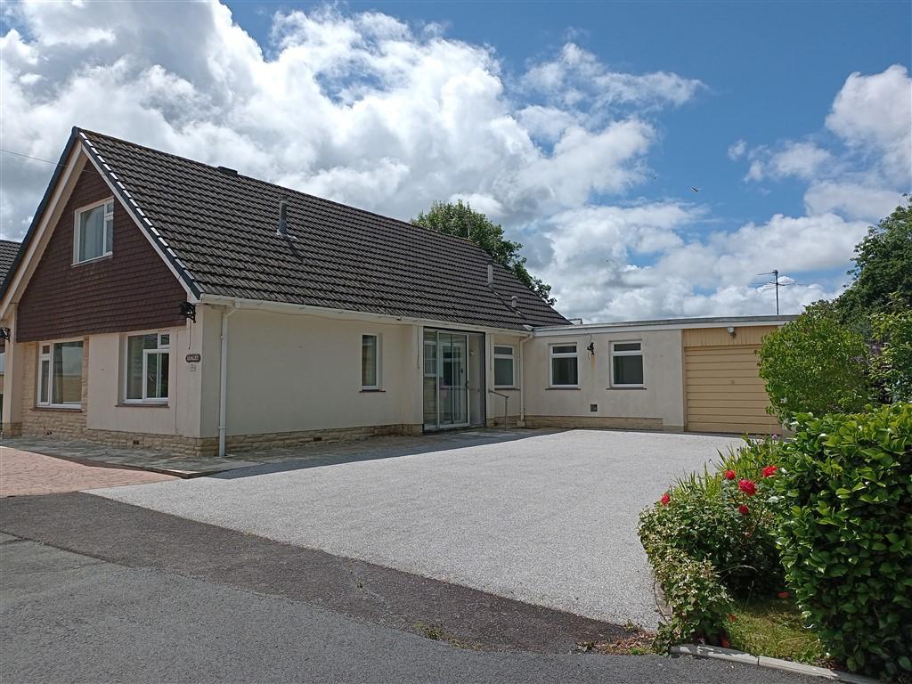 4 Bedroom Detached Dormer Bungalow for Sale in Cardigan, SA43 1AP