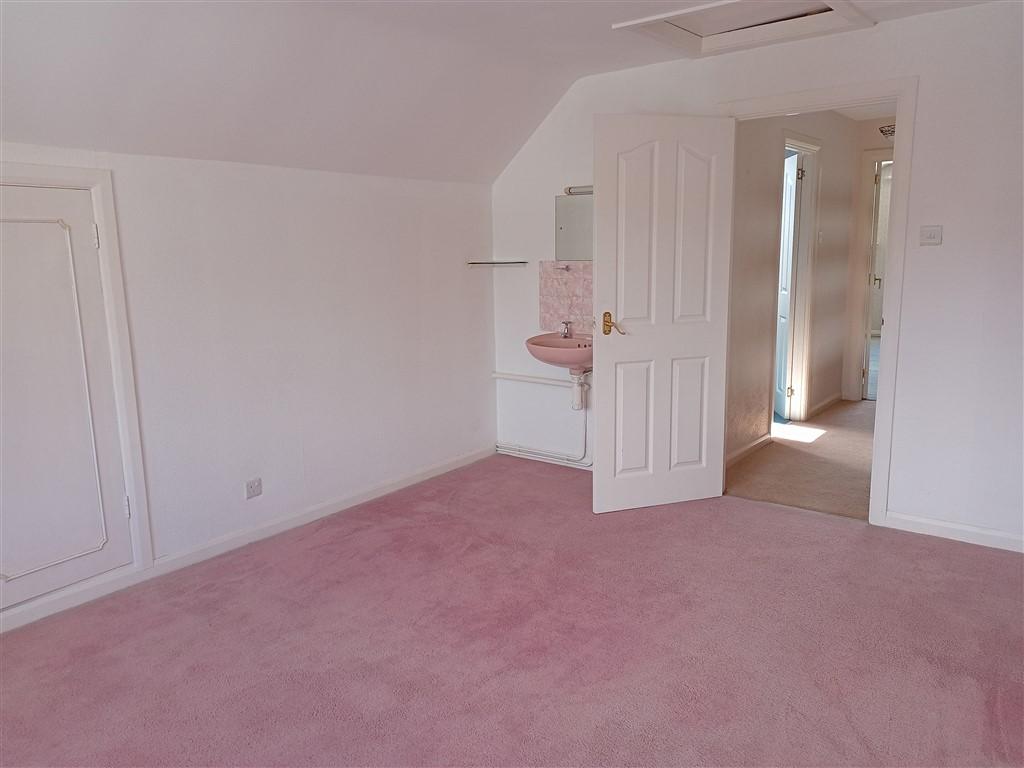 4 Bedroom Detached Dormer Bungalow for Sale in Cardigan, SA43 1AP