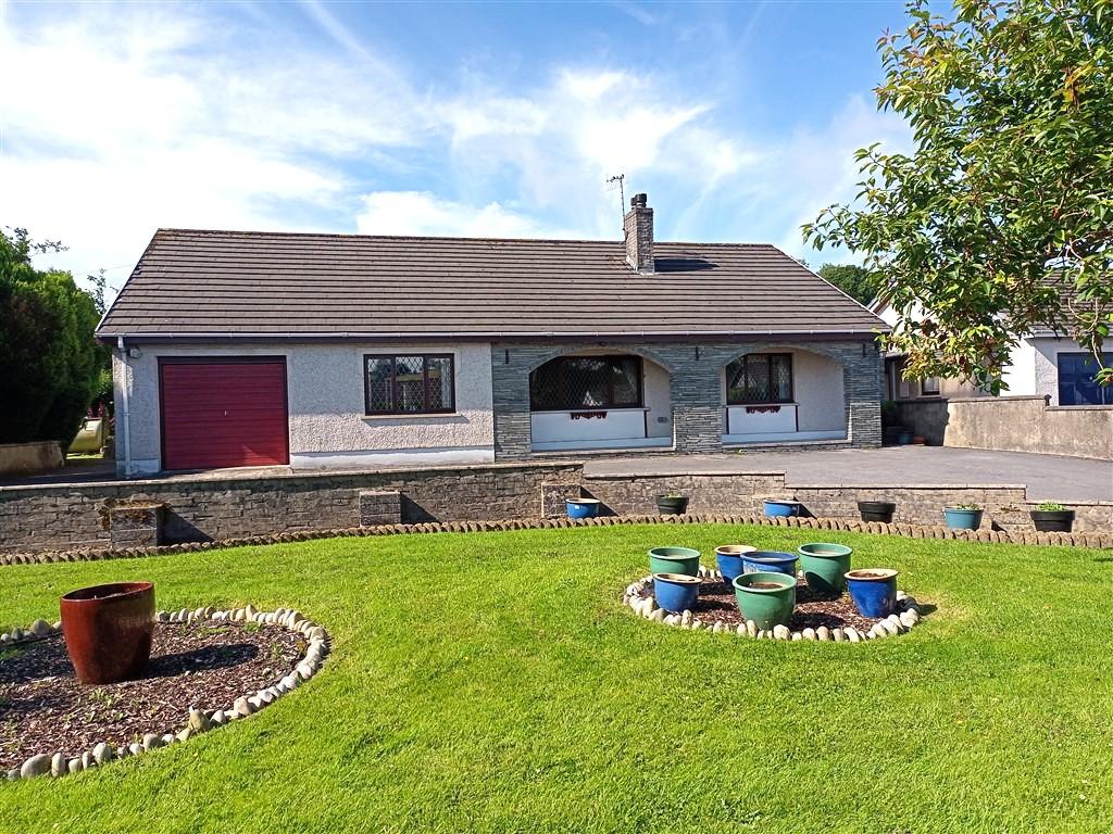 4 Bedroom Detached Bungalow for Sale in Newcastle Emlyn, SA38 9RA