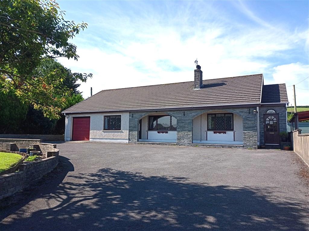 4 Bedroom Detached Bungalow for Sale in Newcastle Emlyn, SA38 9RA