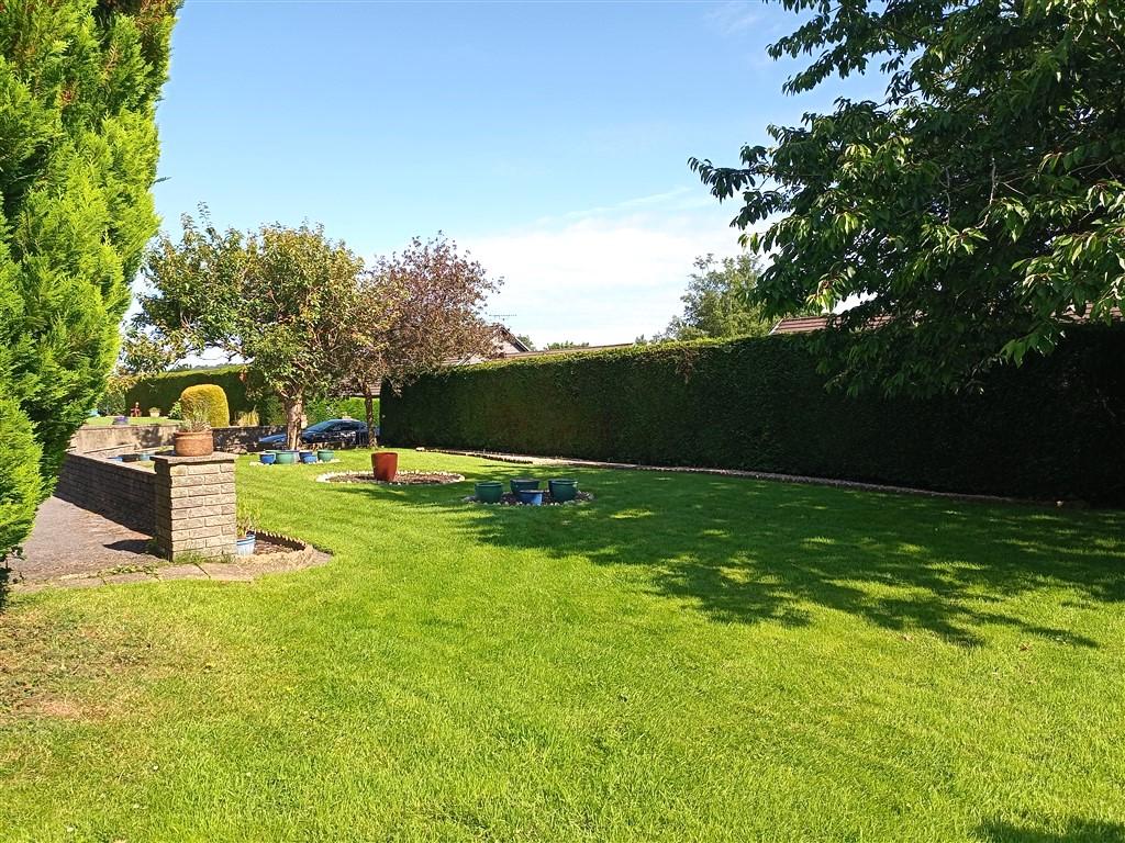 4 Bedroom Detached Bungalow for Sale in Newcastle Emlyn, SA38 9RA