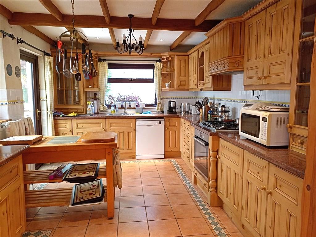 4 Bedroom Detached Bungalow for Sale in Newcastle Emlyn, SA38 9RA