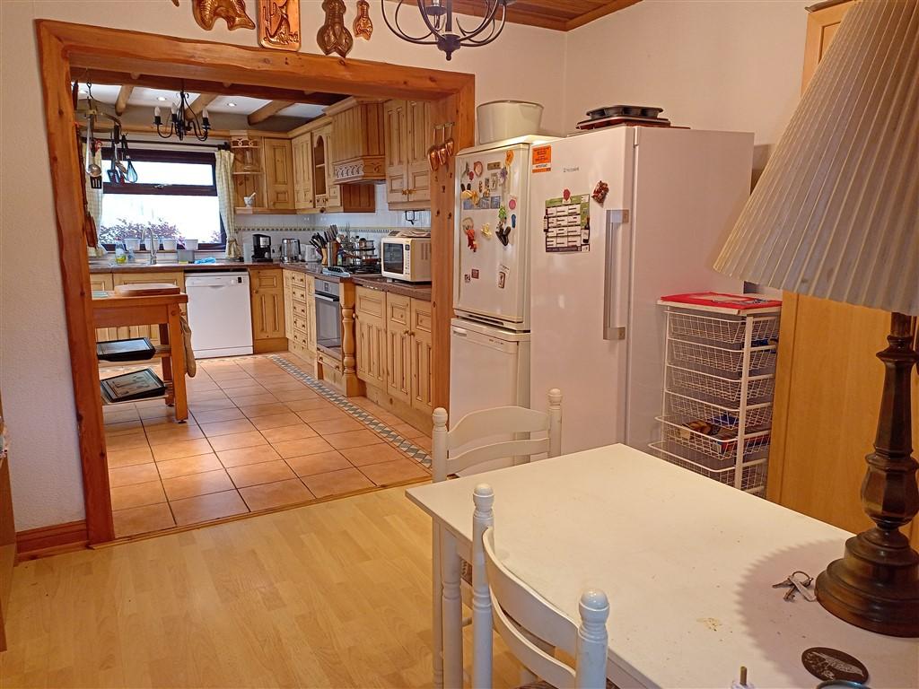 4 Bedroom Detached Bungalow for Sale in Newcastle Emlyn, SA38 9RA