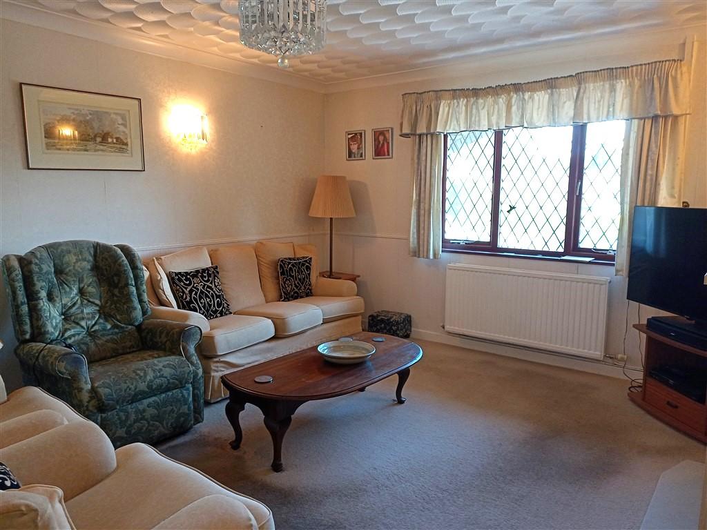 4 Bedroom Detached Bungalow for Sale in Newcastle Emlyn, SA38 9RA