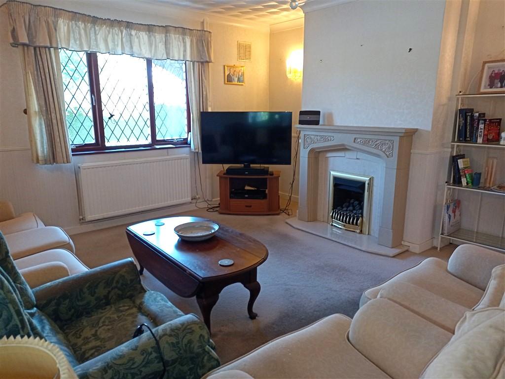 4 Bedroom Detached Bungalow for Sale in Newcastle Emlyn, SA38 9RA