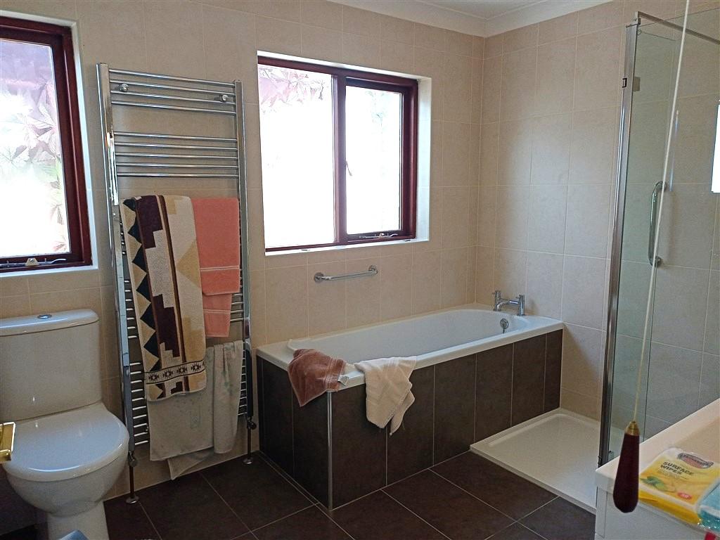 4 Bedroom Detached Bungalow for Sale in Newcastle Emlyn, SA38 9RA