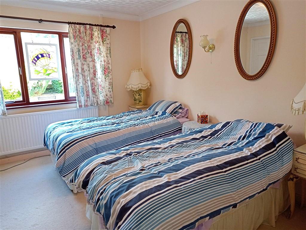4 Bedroom Detached Bungalow for Sale in Newcastle Emlyn, SA38 9RA