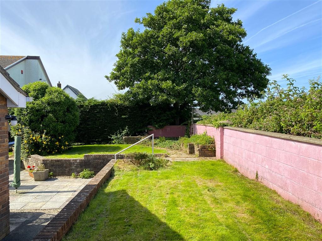 5 Bedroom Detached Bungalow for Sale in Cardigan, SA43 1QU