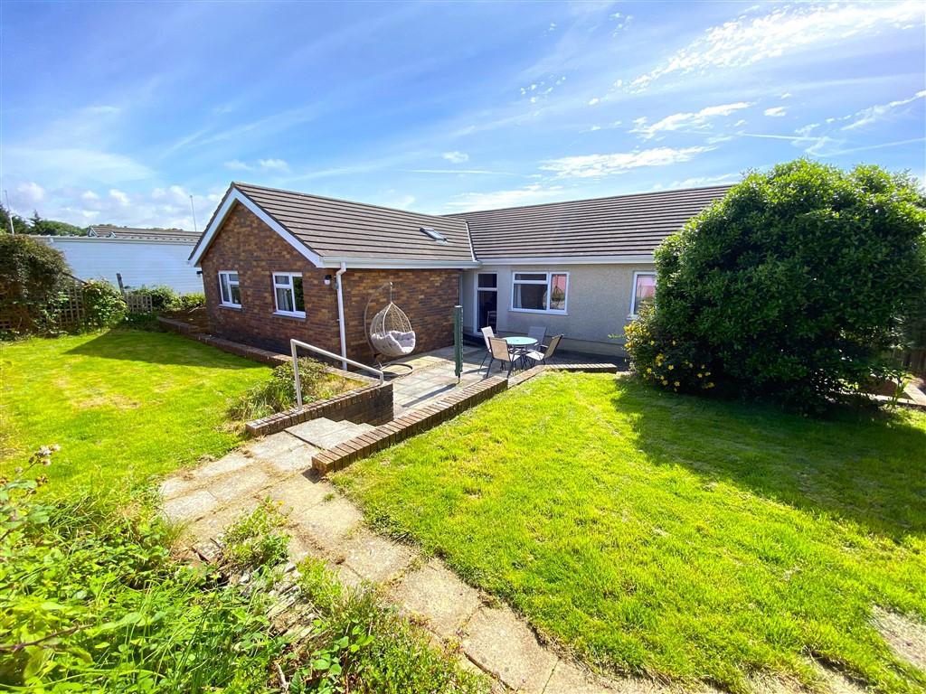 5 Bedroom Detached Bungalow for Sale in Cardigan, SA43 1QU