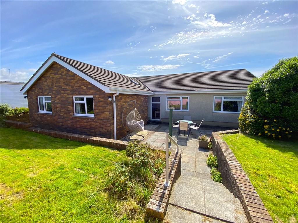 5 Bedroom Detached Bungalow for Sale in Cardigan, SA43 1QU