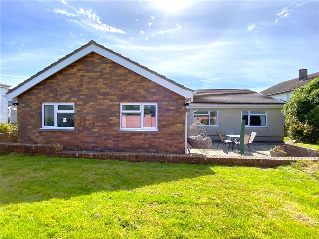 5 Bedroom Detached Bungalow for Sale in Cardigan, SA43 1QU