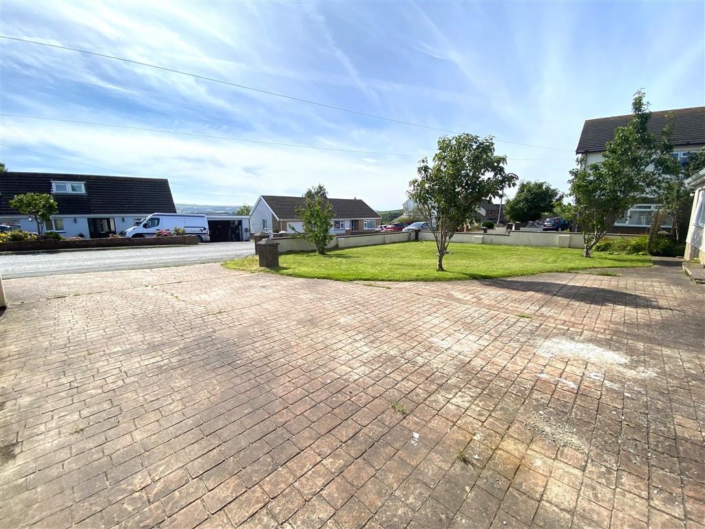 5 Bedroom Detached Bungalow for Sale in Cardigan, SA43 1QU