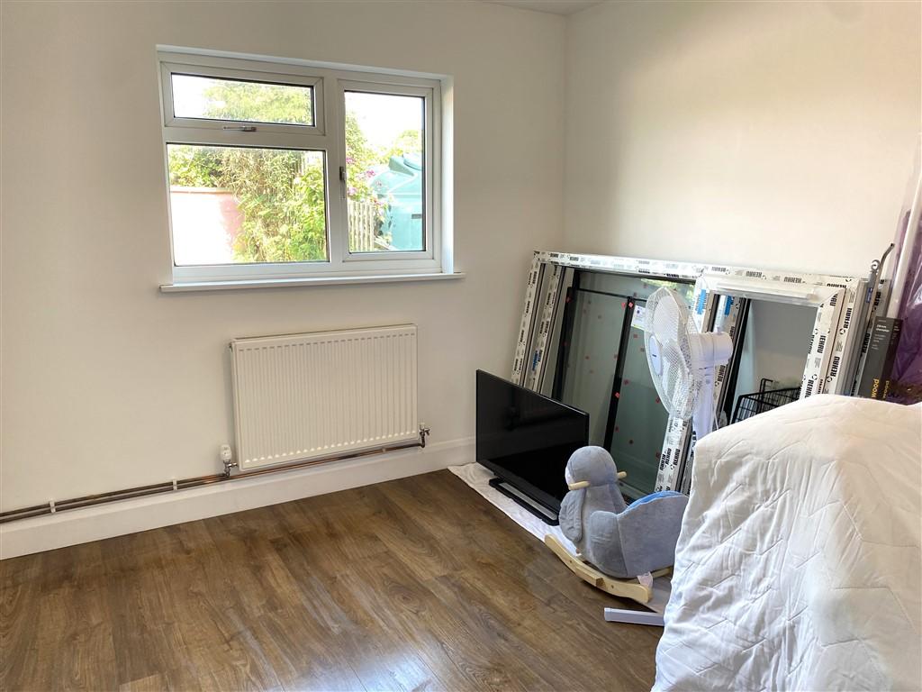 5 Bedroom Detached Bungalow for Sale in Cardigan, SA43 1QU